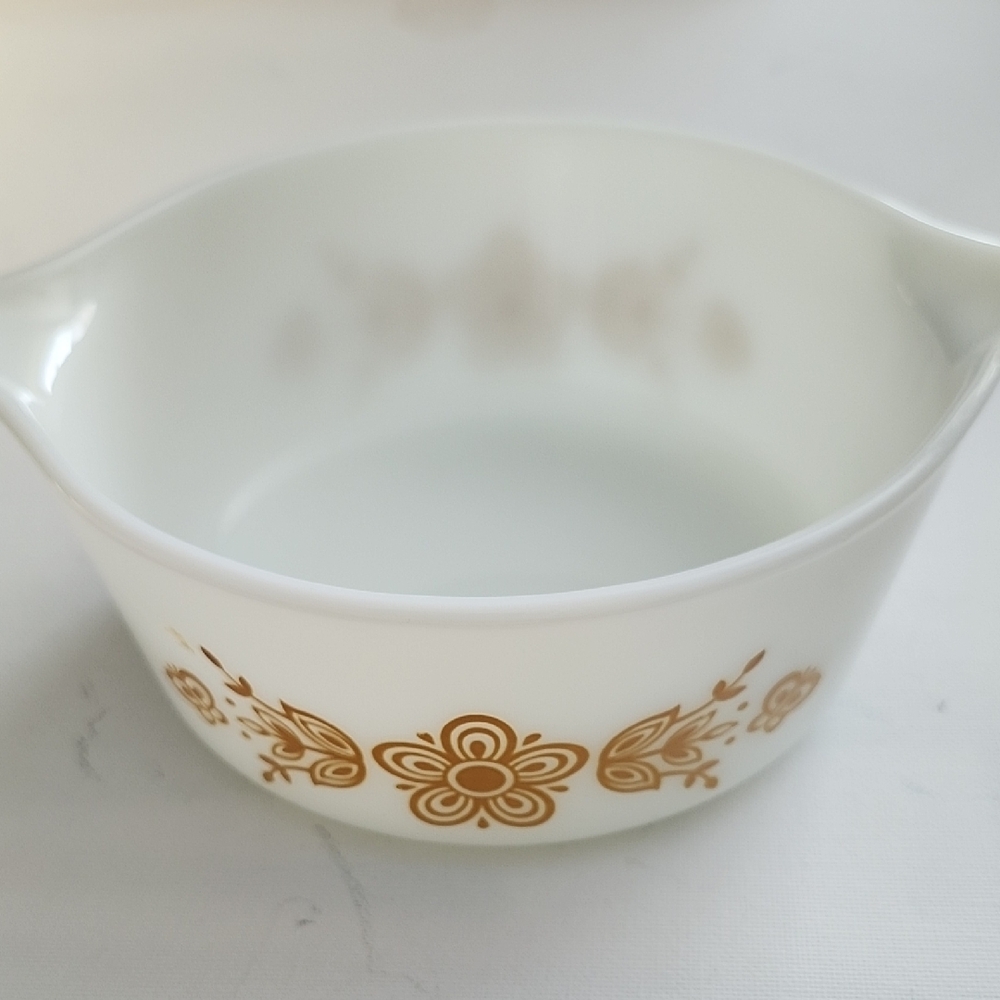 Vintage Pyrex Butterfly Patterned Bowl 472-1.5pt